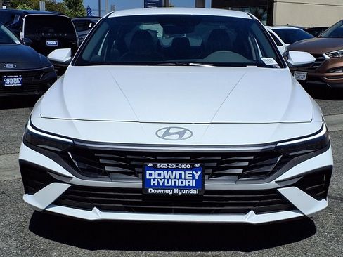 New 2026 Hyundai Elantra SE FWD image 2