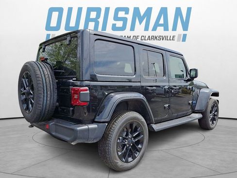 Used 2025 Jeep Wrangler Unlimited Sahara image 6