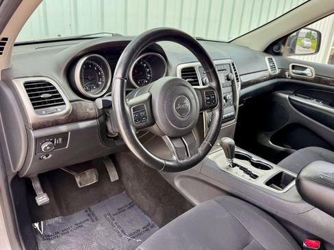 Used 2012 Jeep Grand Cherokee Laredo w/ Laredo E Group AWD/4WD image 10
