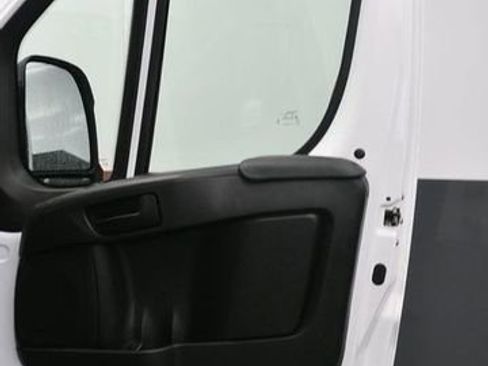 Used 2025 RAM ProMaster 2500 w/ Convenience Group image 9