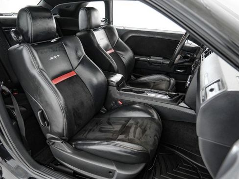 Used 2009 Dodge Challenger SRT8 image 31