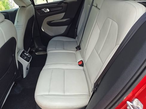 Used 2019 Volvo XC40 T5 Momentum AWD/4WD image 34