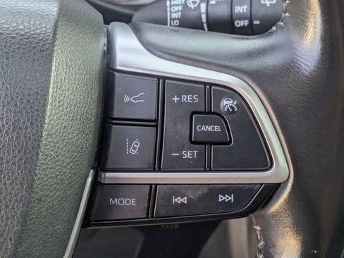 Used 2022 Toyota Highlander XLE image 21