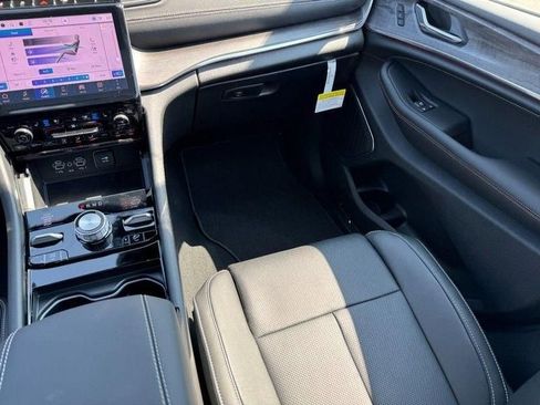 New 2025 Jeep Grand Cherokee L Overland w/ Advanced Protech Group III image 18