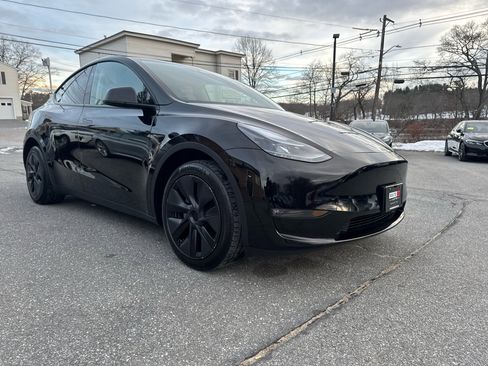 Used 2024 Tesla Model Y Long Range image 6