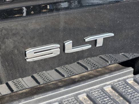 New 2025 GMC Sierra 1500 SLT image 8