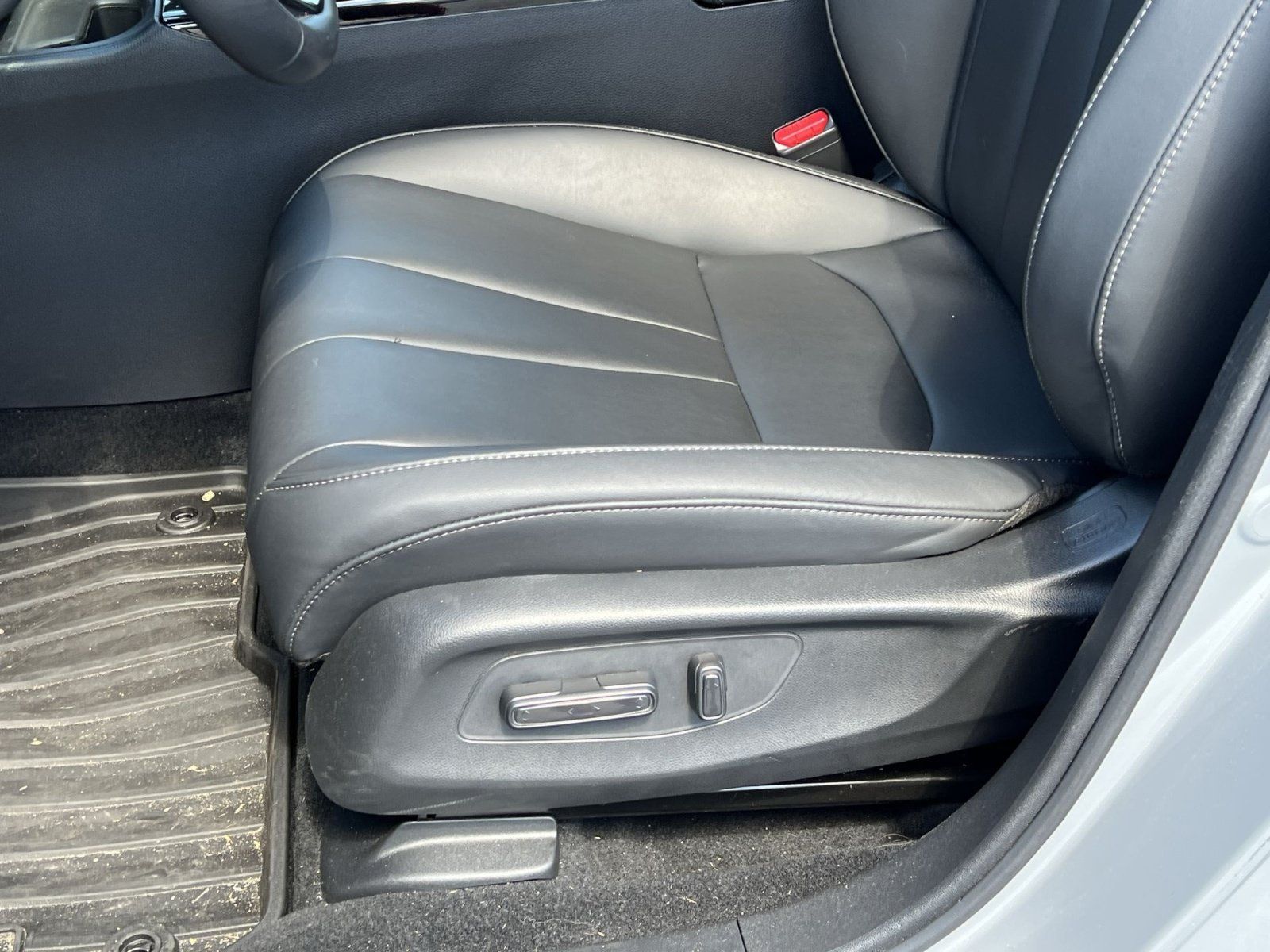 Certified 2025 Acura ADX FWD image 11