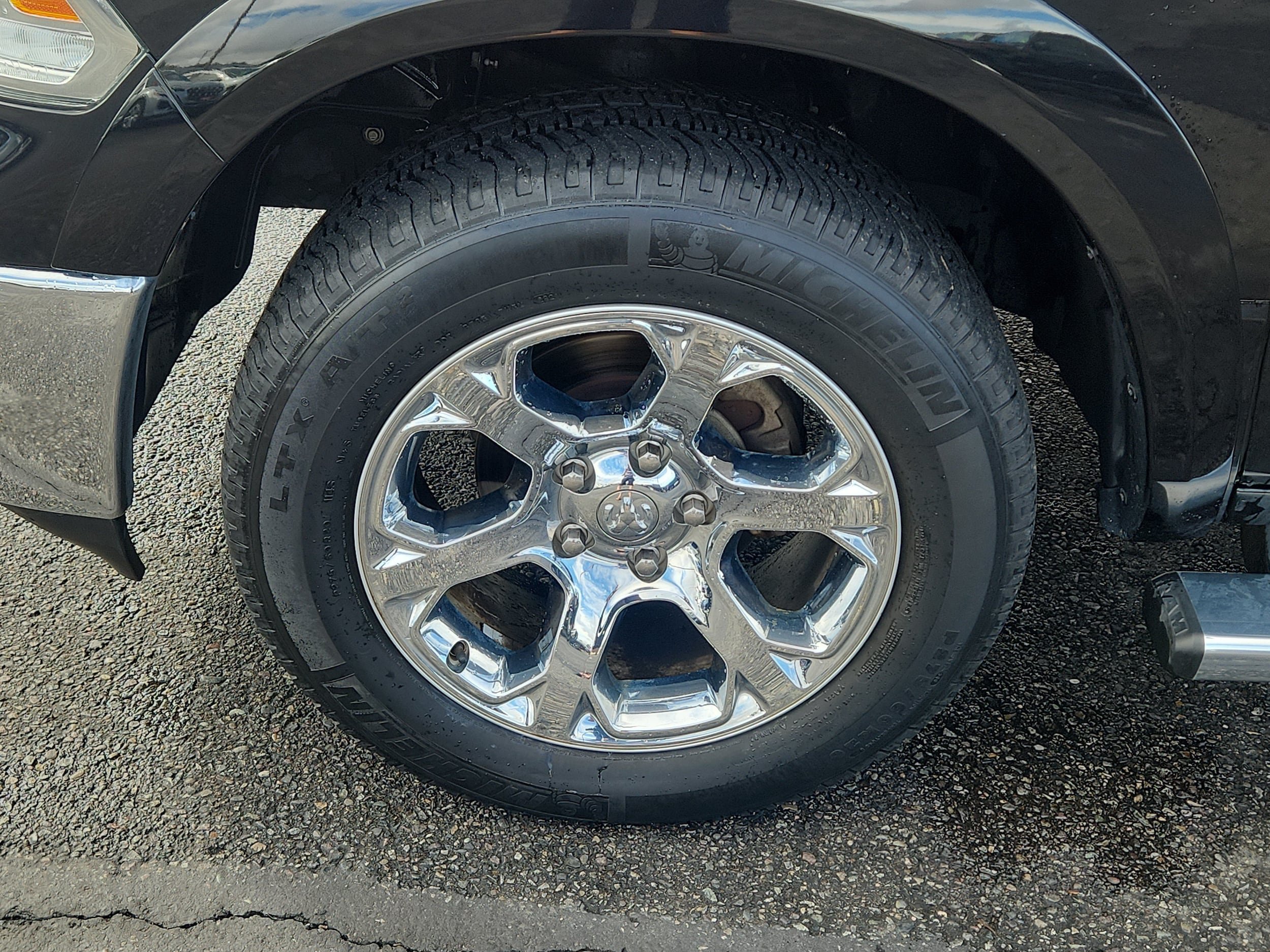 Used 2018 RAM 1500 Laramie w/ Protection Group AWD/4WD image 7