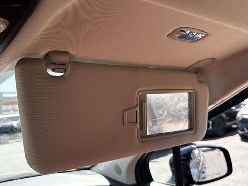Used 2025 Kia Carnival EX FWD image 27