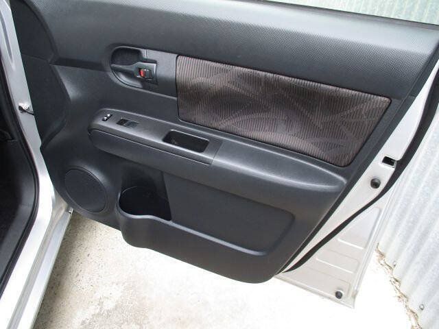 Used 2015 Scion xB FWD image 14