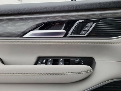 Used 2023 Jeep Wagoneer Series III w/ Premium Group I image 18