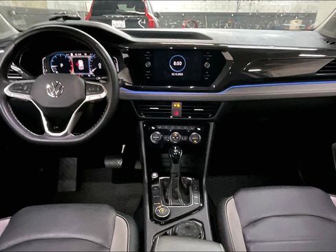 Used 2022 Volkswagen Taos SEL image 17