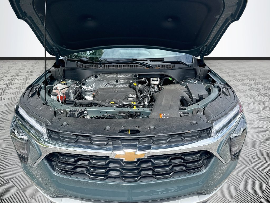 Used 2025 Chevrolet Trax LT w/ Driver Confidence Package FWD image 32