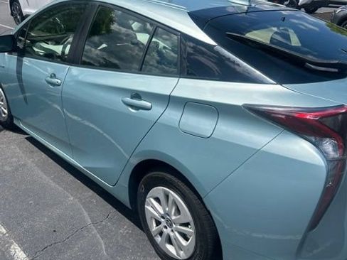 Used 2016 Toyota Prius Two FWD image 2