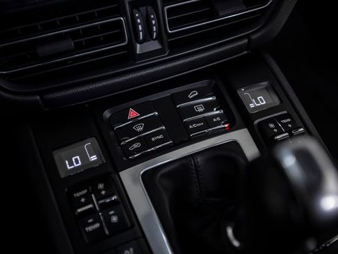Used 2020 Porsche Macan AWD/4WD image 32