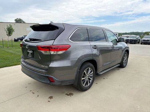 Used 2017 Toyota Highlander XLE AWD/4WD image 6