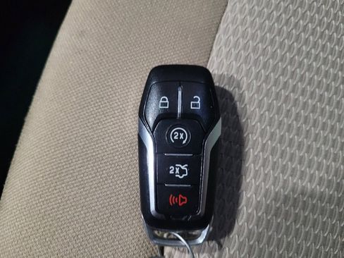 Used 2016 Ford Explorer XLT w/ Equipment Group 201A AWD/4WD image 32