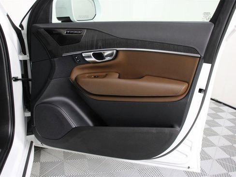 Certified 2023 Volvo XC90 T8 Ultimate image 21