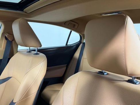 Certified 2025 Lexus ES 300h w/ Premium Package image 15