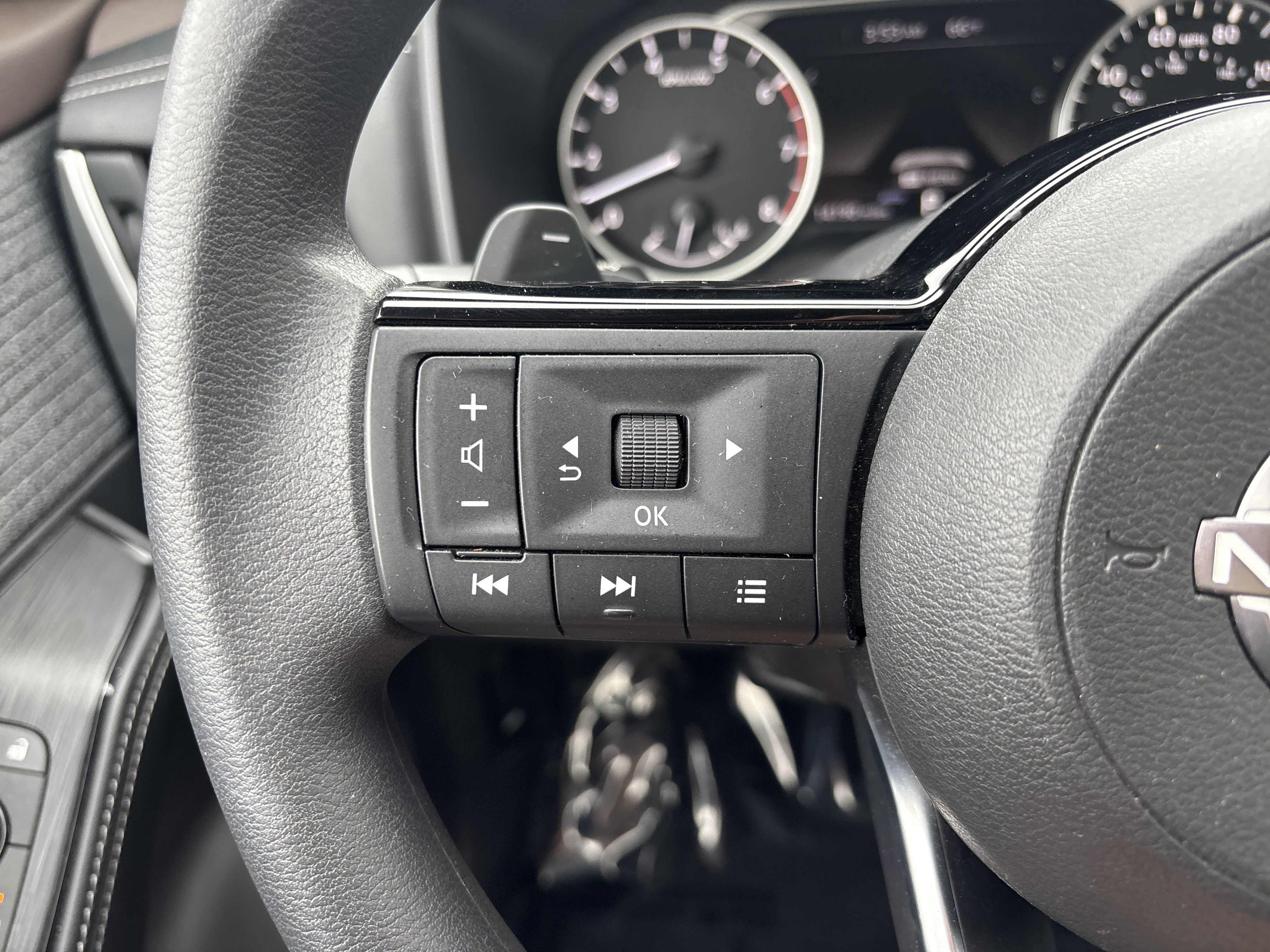Used 2023 Nissan Rogue SV AWD/4WD image 26