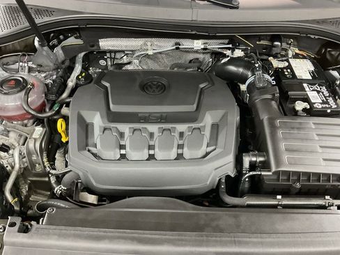 Used 2024 Volkswagen Tiguan SE w/ Panoramic Sunroof Package image 33