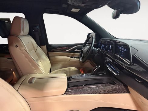 Used 2021 Cadillac Escalade ESV Premium Luxury w/ Driver Assist Tech Package AWD/4WD image 16