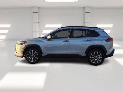 Used 2023 Toyota Corolla Cross XLE image 2