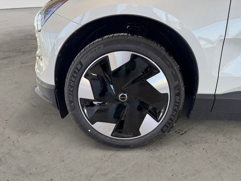 New 2025 Volvo EX30 Plus w/ Protection Package Premier image 7