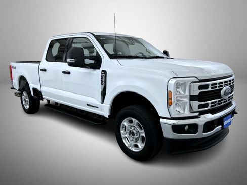 Used 2025 Ford F250 4x4 Crew Cab Super Duty image 3