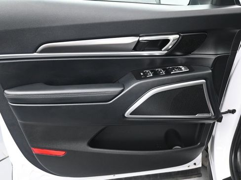 Used 2024 Kia Telluride S image 10