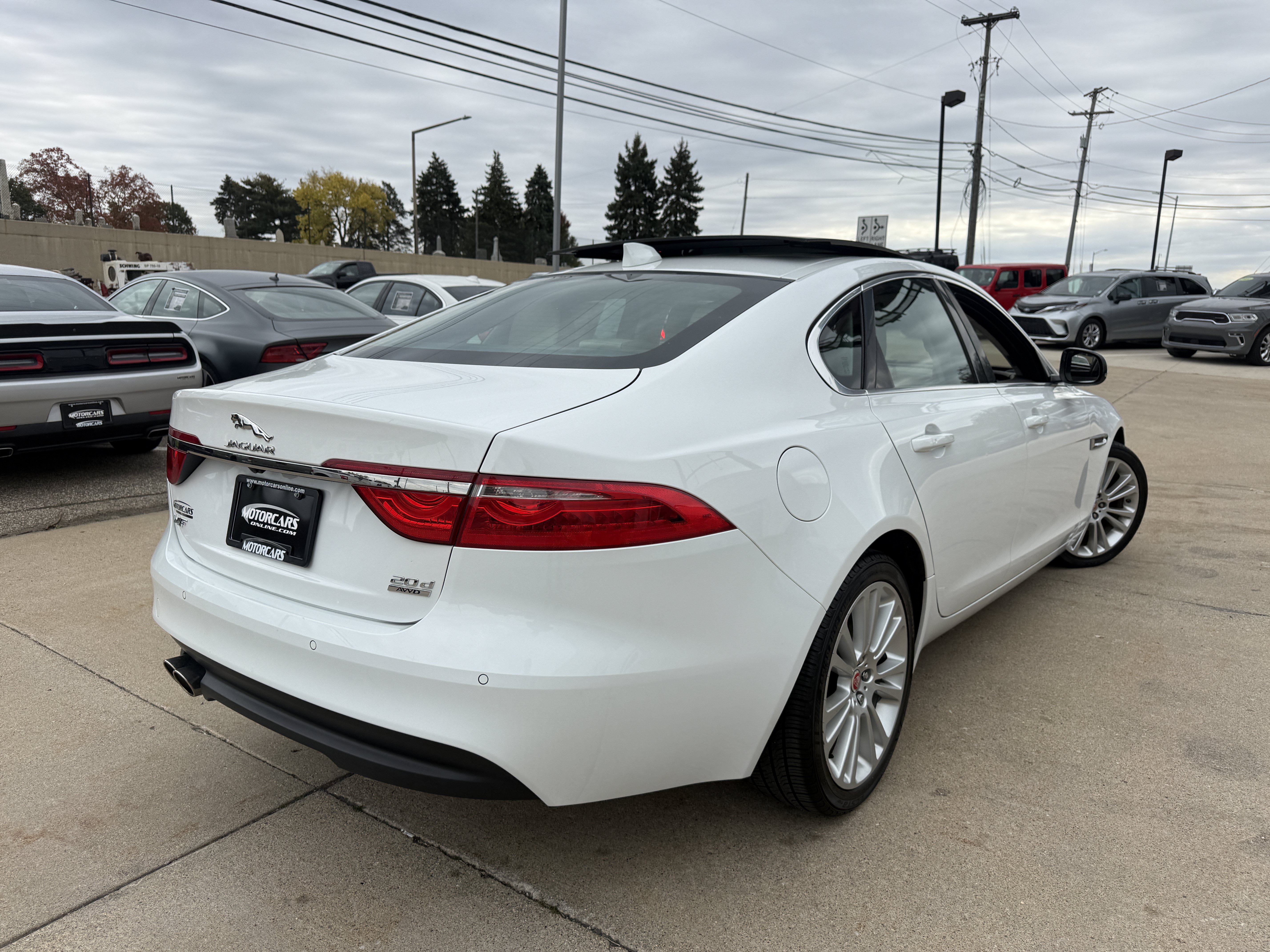 Used 2017 Jaguar XF Prestige AWD/4WD image 3