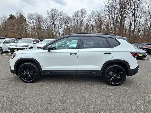 New 2026 Volkswagen Taos SE image 7