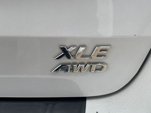 Used 2013 Toyota Sienna XLE w/ Entertainment Pkg image 40