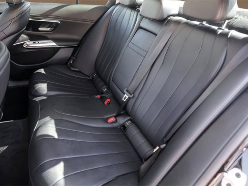 Used 2024 Mercedes-Benz E 350 4MATIC Sedan image 24