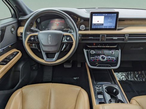 Used 2021 Lincoln Corsair Reserve image 12