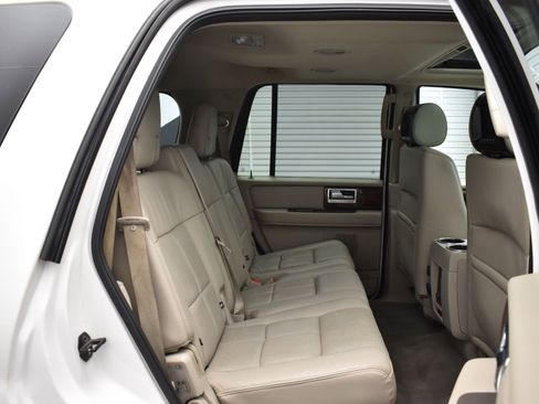 Used 2014 Lincoln Navigator 2WD image 11