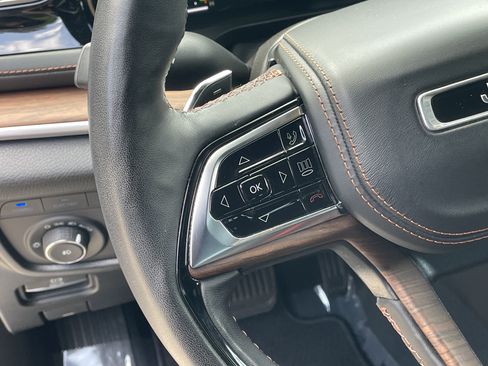 Used 2023 Jeep Grand Cherokee Summit AWD/4WD image 18