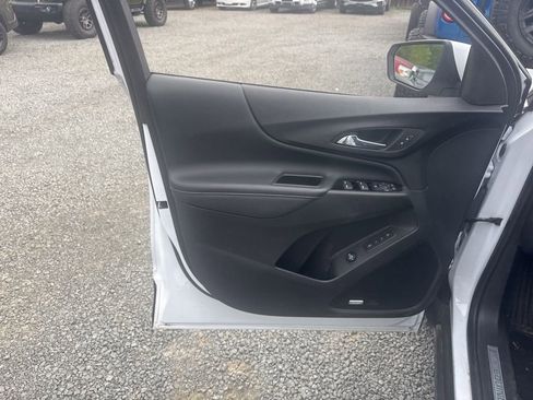 Used 2024 Chevrolet Equinox Premier image 17