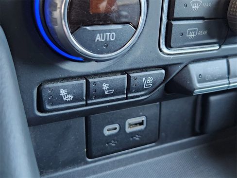 Used 2024 Chevrolet Tahoe Premier image 15