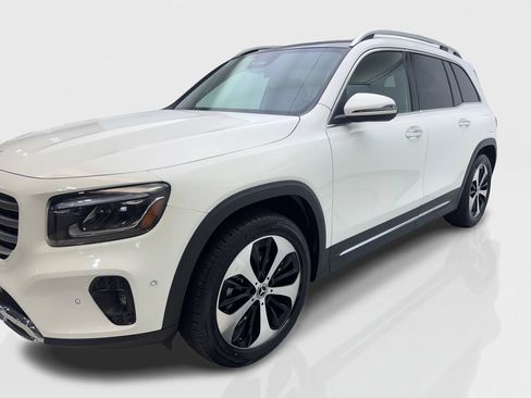 Used 2025 Mercedes-Benz GLB 250 4MATIC image 11