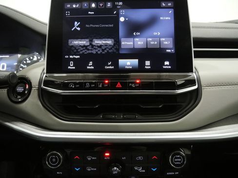 Used 2025 Jeep Compass Limited image 20