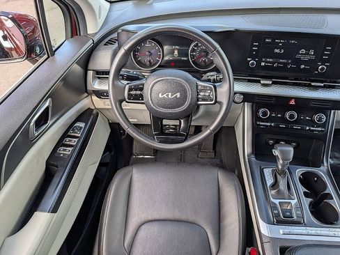 Used 2024 Kia Carnival LX FWD image 23