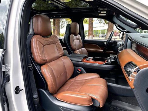 Used 2024 Lincoln Navigator L Reserve AWD/4WD image 10