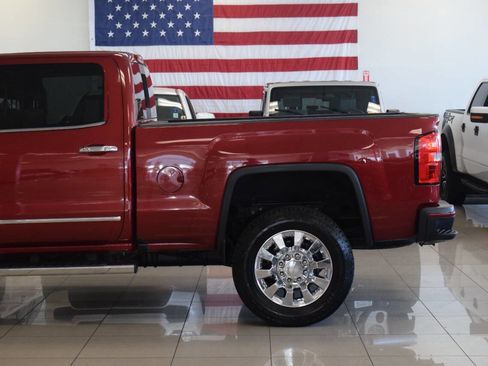 Used 2018 GMC Sierra 2500 Denali w/ Duramax Plus Package AWD/4WD image 19