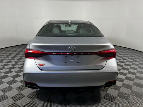 Used 2019 Toyota Avalon Limited image 6