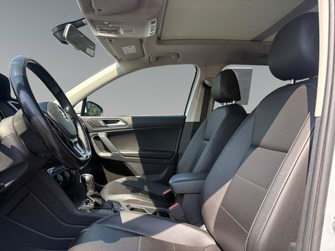 Used 2018 Volkswagen Tiguan SEL AWD/4WD image 9