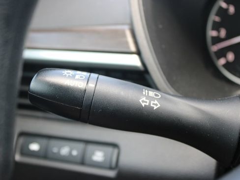 Used 2024 Nissan Altima 2.5 SV FWD image 24