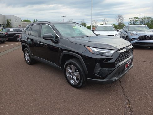 Certified 2025 Toyota RAV4 LE AWD/4WD image 1