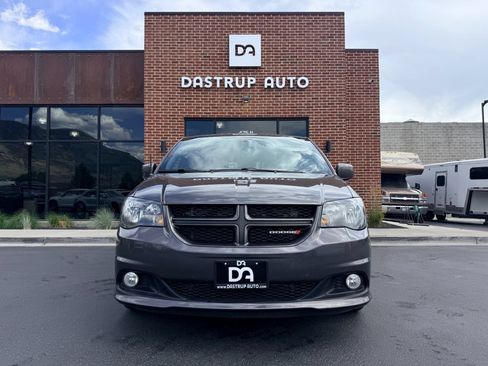 Used 2019 Dodge Grand Caravan GT FWD image 2