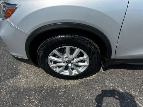 Used 2017 Nissan Rogue SV AWD/4WD image 18